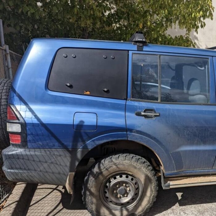 Mitsubishi Pajero Gen 3 by Emuwing