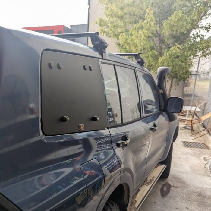 Mitsubishi Pajero Gen 3 by Emuwing